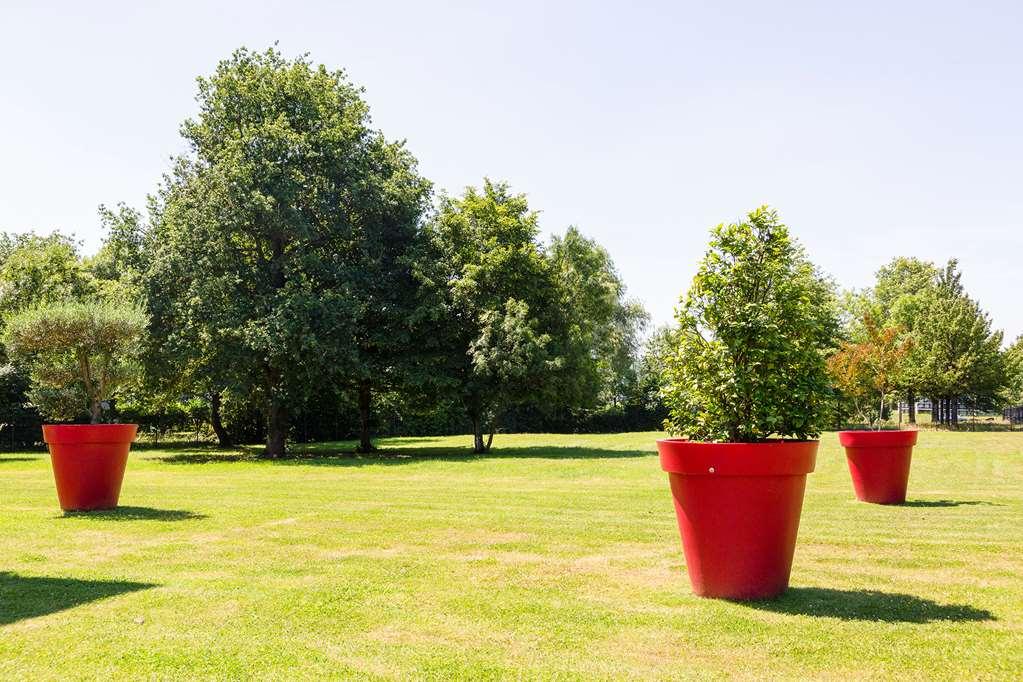 The Originals Boutique Hotel Restaurant Saint James, Montaigu-Vendee Esterno foto