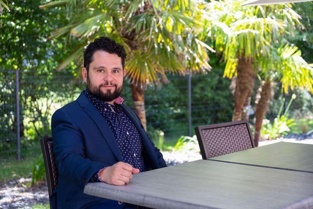 The Originals Boutique Hotel Restaurant Saint James, Montaigu-Vendee Esterno foto