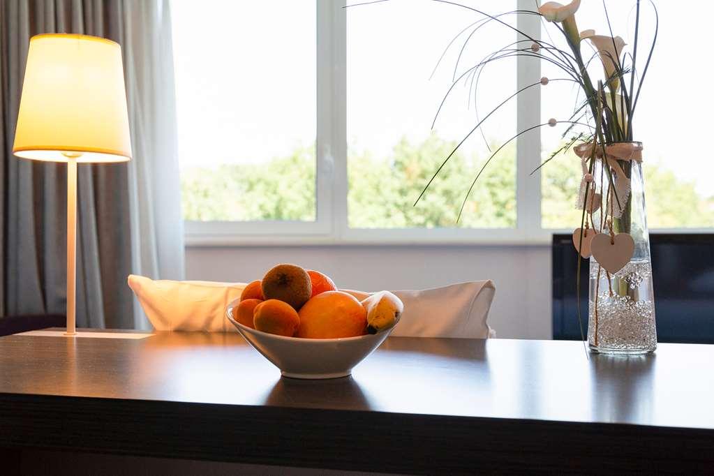 The Originals Boutique Hotel Restaurant Saint James, Montaigu-Vendee Amenities foto