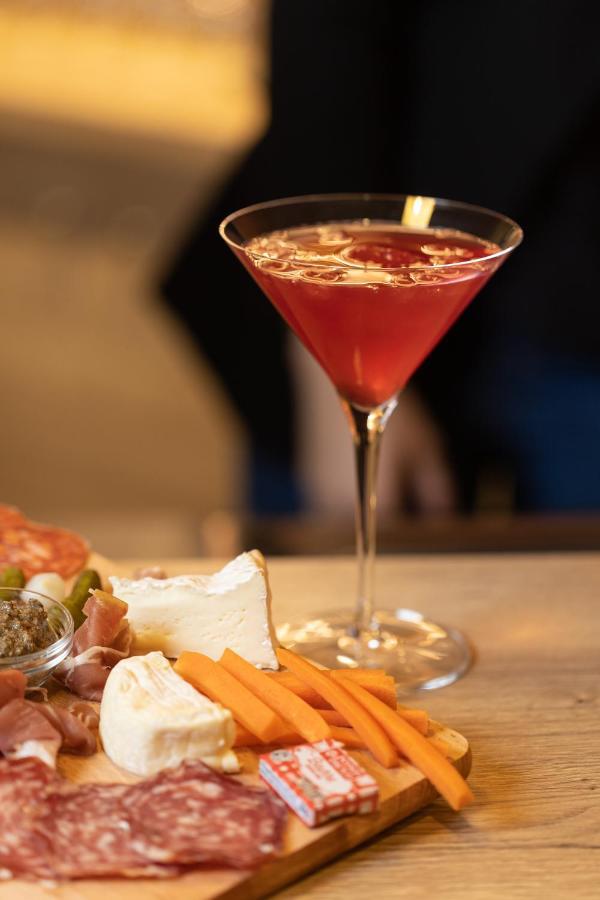 The Originals Boutique Hotel Restaurant Saint James, Montaigu-Vendee Esterno foto