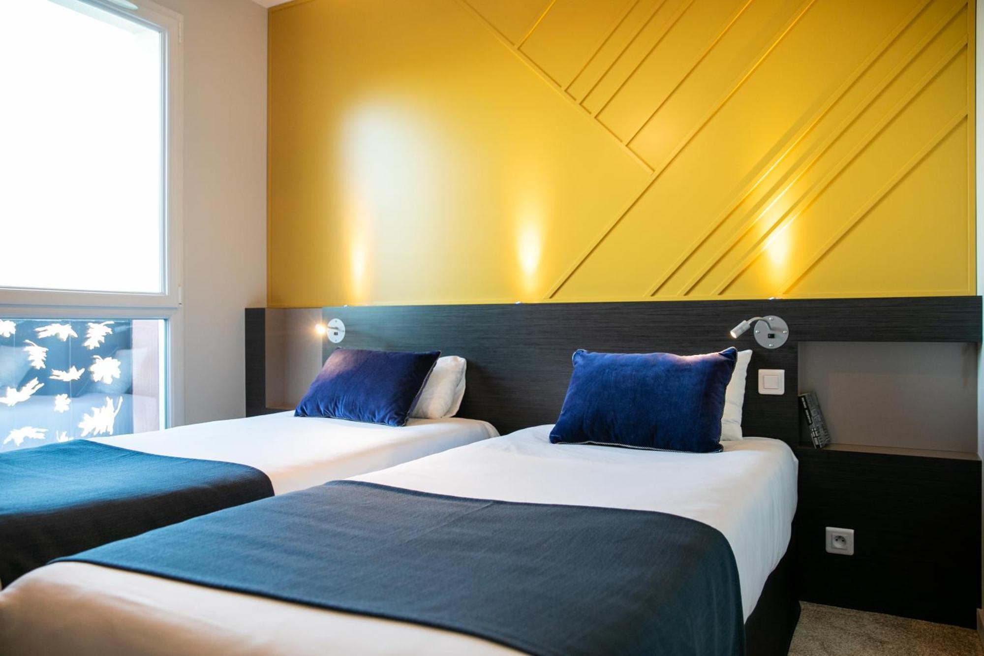 The Originals Boutique Hotel Restaurant Saint James, Montaigu-Vendee Esterno foto
