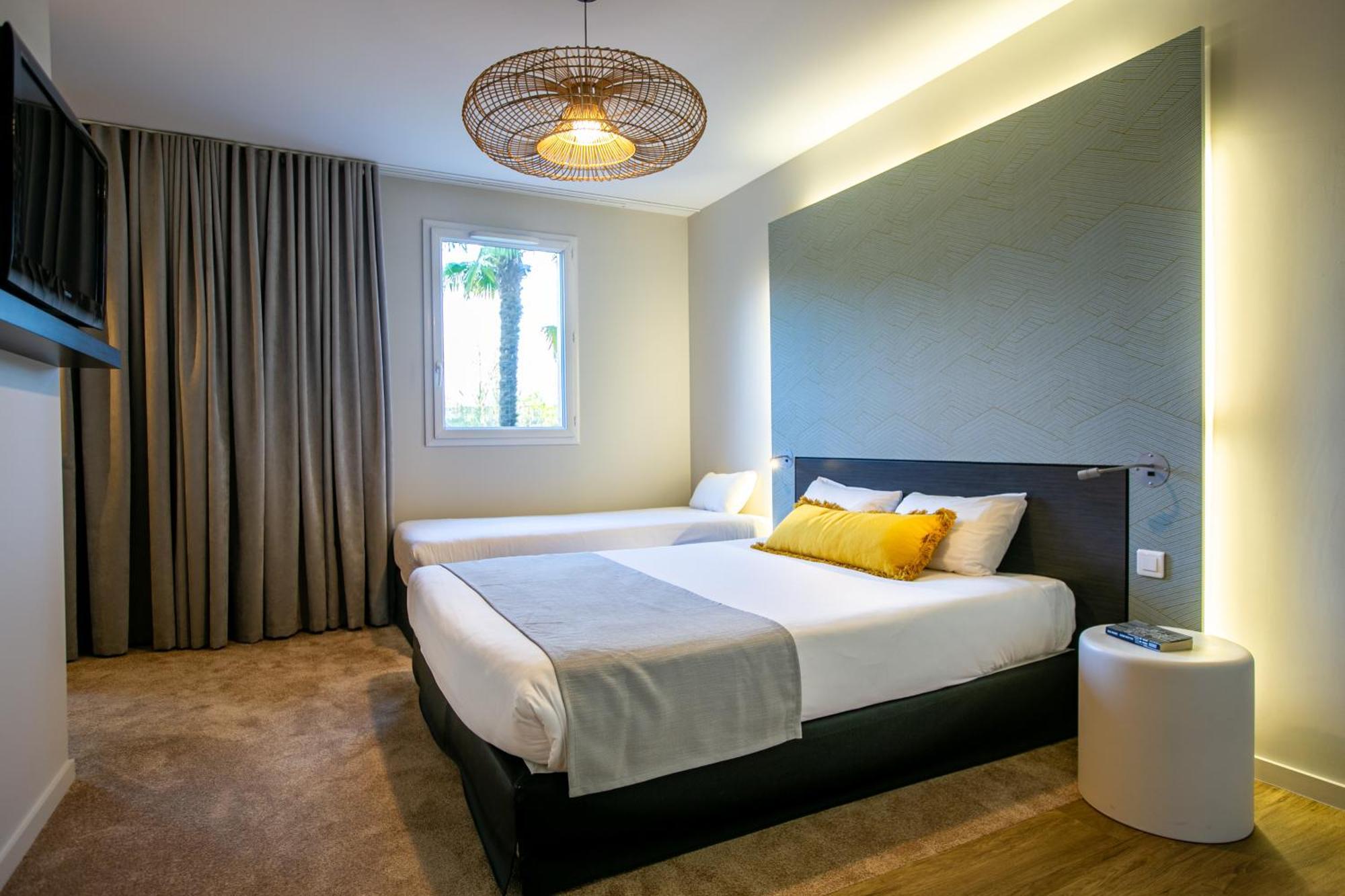 The Originals Boutique Hotel Restaurant Saint James, Montaigu-Vendee Esterno foto