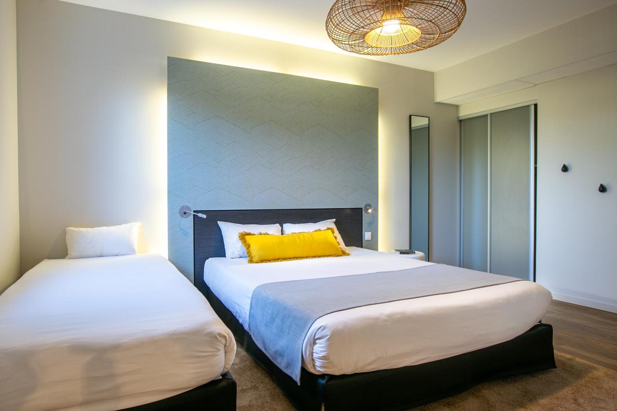 The Originals Boutique Hotel Restaurant Saint James, Montaigu-Vendee Esterno foto