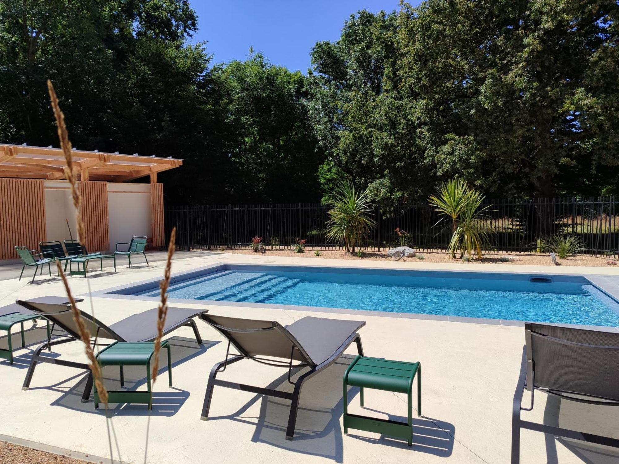The Originals Boutique Hotel Restaurant Saint James, Montaigu-Vendee Esterno foto