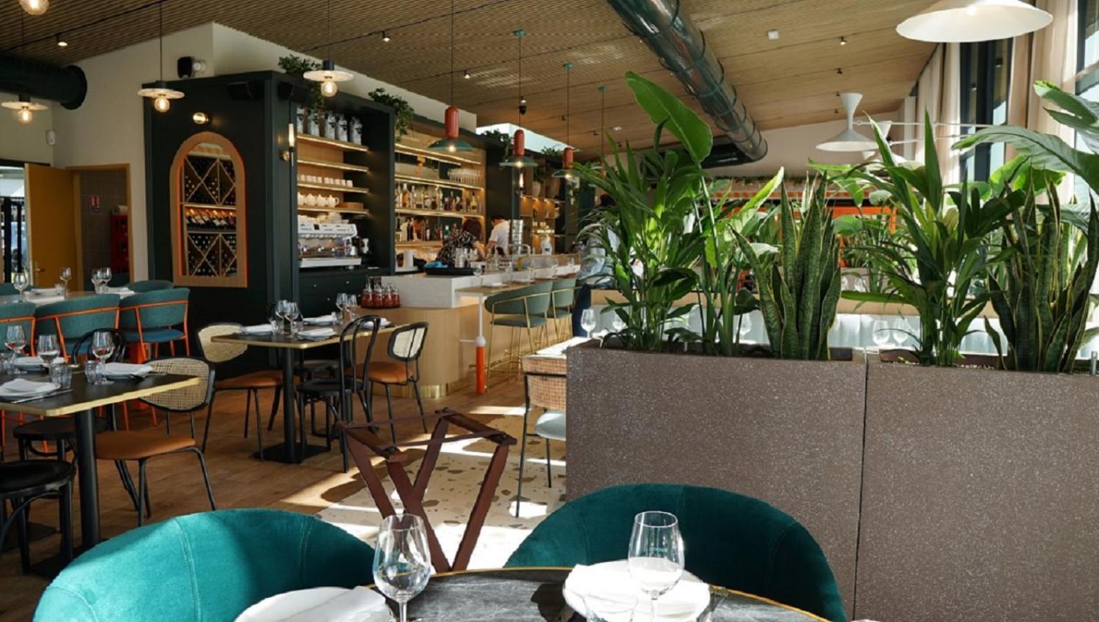 The Originals Boutique Hotel Restaurant Saint James, Montaigu-Vendee Esterno foto