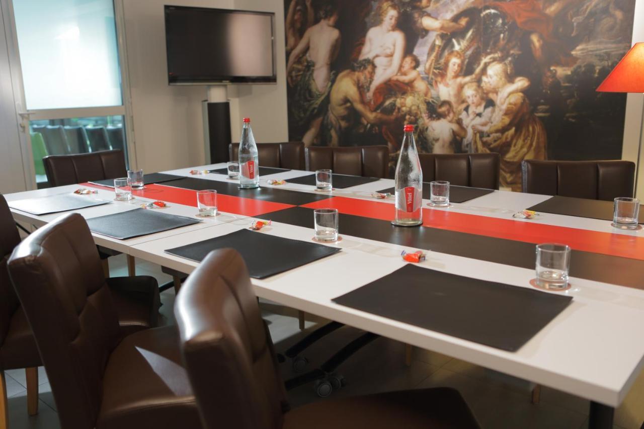 The Originals Boutique Hotel Restaurant Saint James, Montaigu-Vendee Esterno foto